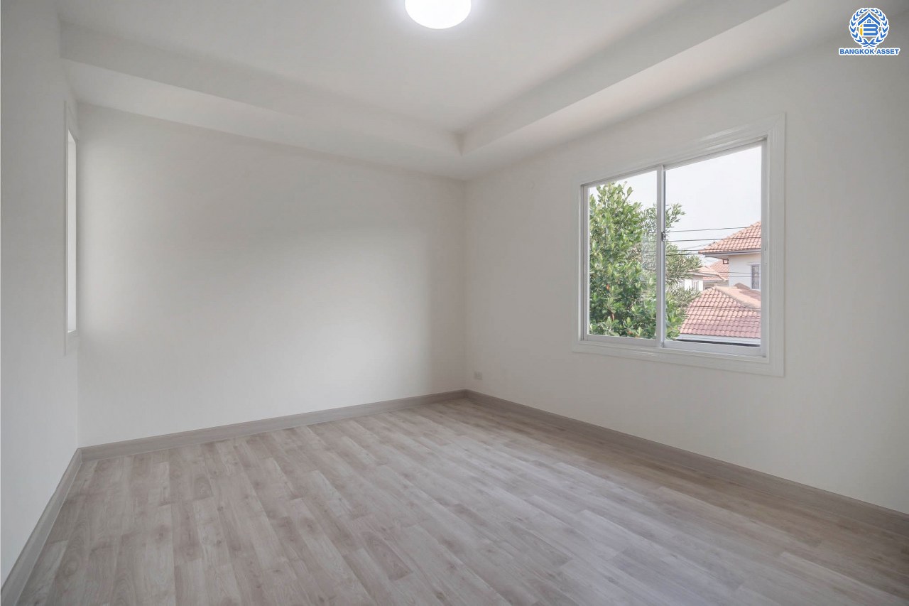 บ้านมือสองตกแต่งใหม่ โครงการ โฮมเพลส วงแหวน-รัตนาธิเบศร์ เนื้อที่ 51.10 ตร.ว. ฟังก์ชัน 3 ห้องนอน 2 ห้องน้ำ ที่จอดรถ 2 คัน ตั้งอยู่บนทำเลแห่งการเดินทาง เชื่อมต่อถนนรัตนาธิเบศร์ ใกล้ห้างเซ็นทรัล เวสต์เกต ใกล้รถไฟฟ้า "สถานีตลาดบางใหญ่"